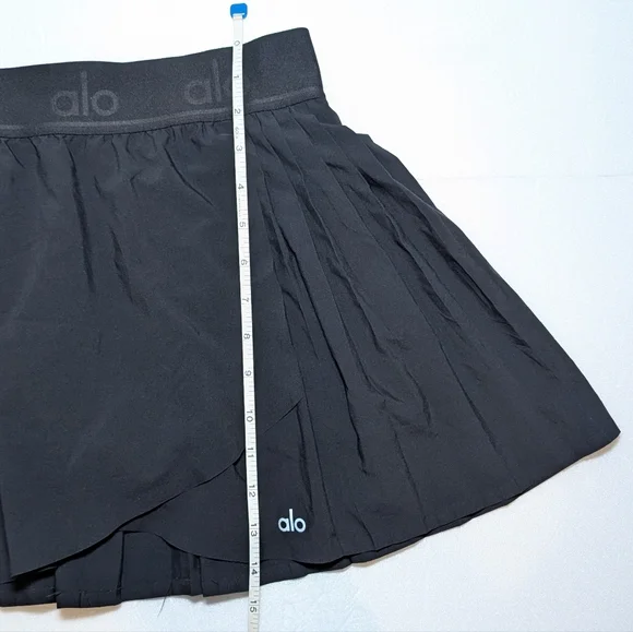 Alo Aces Sport Skort In Black - Picture 11 of 13